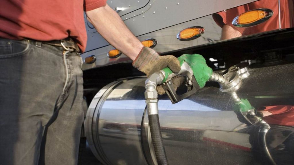 How to Increase Truck Fuel Efficiency in Fleet Vehicles In The UAE