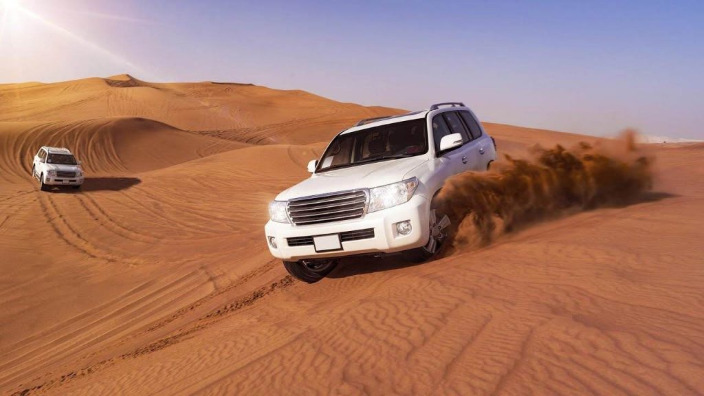 Luxury SUV Desert Driving Guide In The UAE: Managing Sand, Dust & Engine Performance
